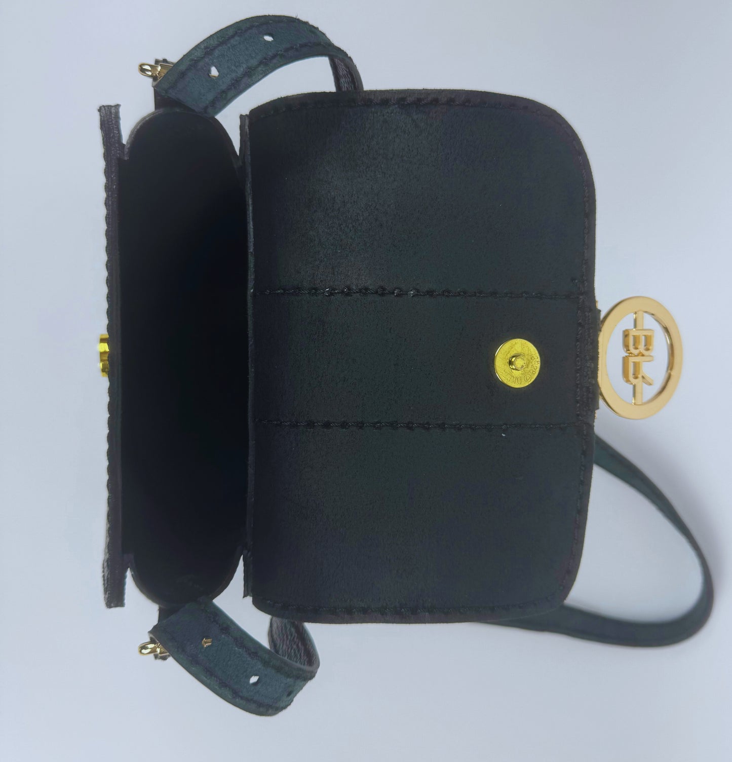 THAMANI Leather Crossbody handbag